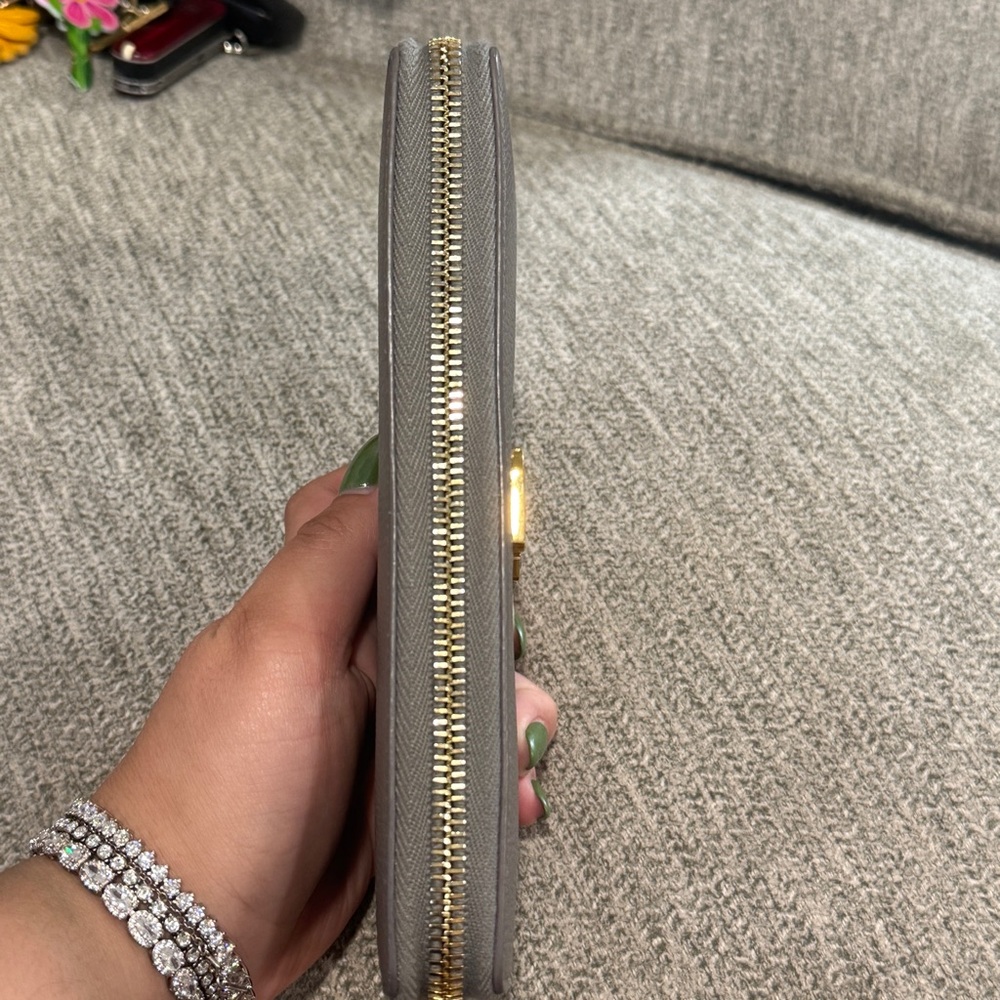 Yves Saint Laurent Gray Gold Wallet Sophisticated Design - Picture 4 of 16